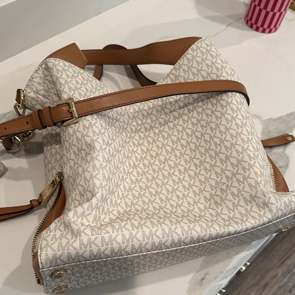 Michael Kors Cream and Tan Logo Hobo Tote and Matching Wallet - Picture 13 of 13